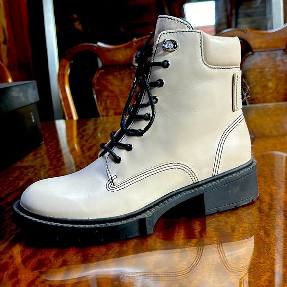 Coach  Lorimer Chalk Leather boots. - Picture 1 of 4